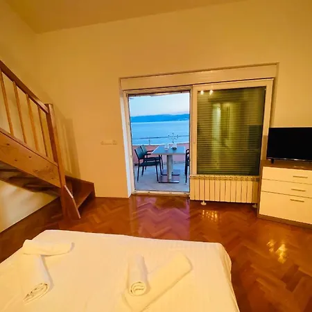 Apartments La Mer Novi Vinodolski Exterior photo